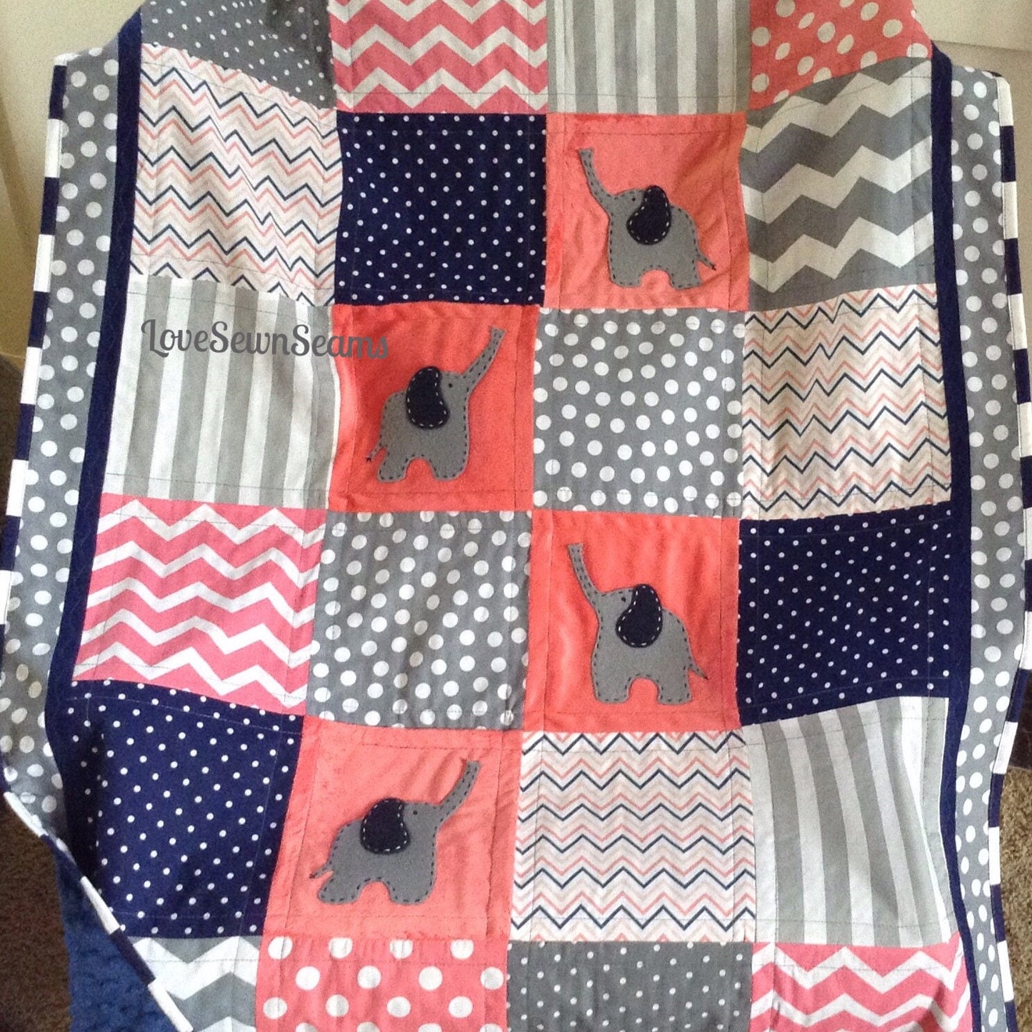 ELEPHANT Quilt/SHIPS NOW/Baby Quilt/Elephant baby quilt/Elephant crib quilt/Modern baby quilt