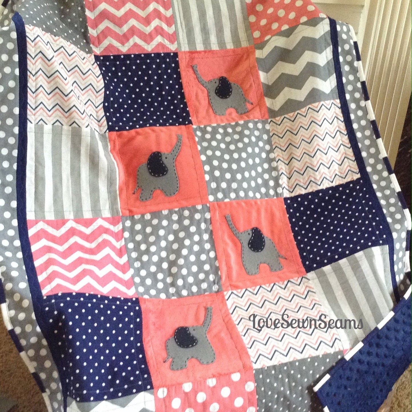 ELEPHANT Quilt/SHIPS NOW/Baby Quilt/Elephant baby quilt/Elephant crib quilt/Modern baby quilt
