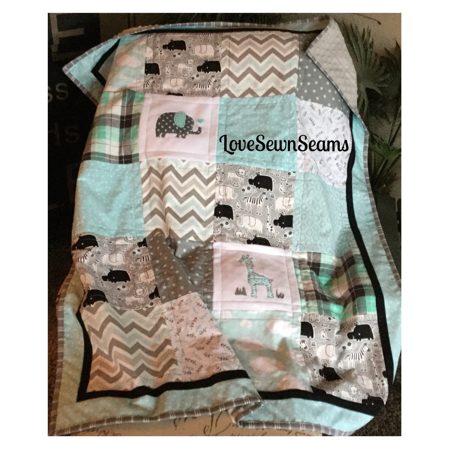 Safari baby quilt/Modern baby quilt/Handmade quilt/Elephant quilt/Giraffe quilt