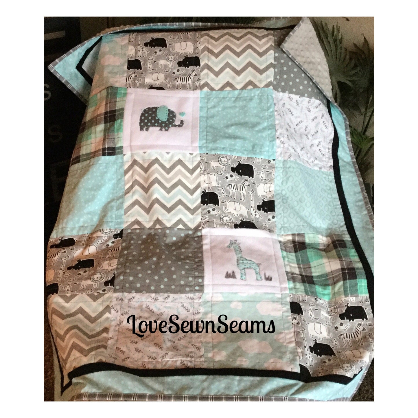 Safari baby quilt/Modern baby quilt/Handmade quilt/Elephant quilt/Giraffe quilt