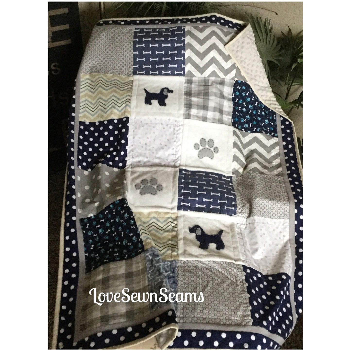Puppy quilt/Paw Quilt/Dog lover quilt/Labrador quilt/Baby quilt/Can be personalized w your breed