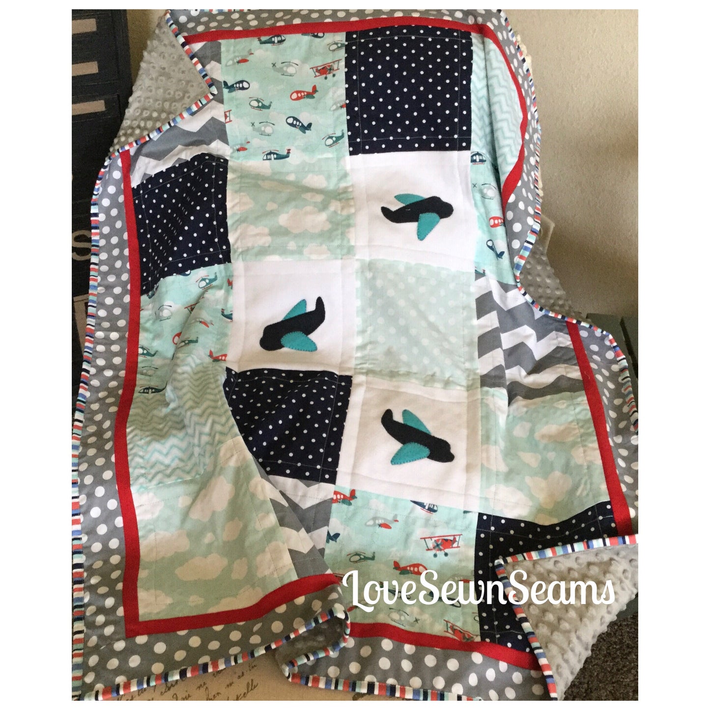 ADORABLE AIRPLANES/ AIRPLANE Quilt/Modern Childs quilt/Airplane Lovey