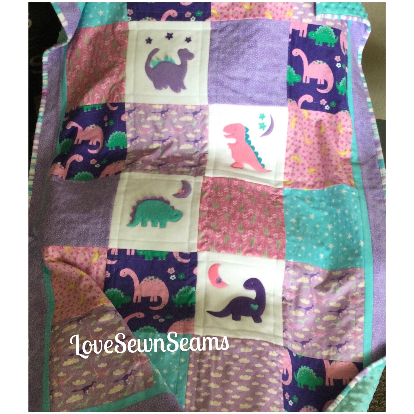 MADE TO ORDER/Adorable Dinosaur Quilt/Dinosaur lovey/Dinosaur/Dino quilt/Modern baby quilt/Handmade quilt