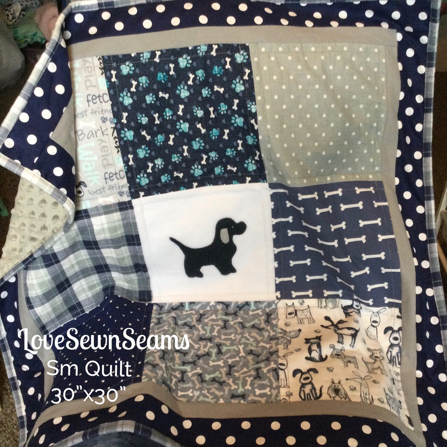 Puppy quilt/Paw Quilt/Dog lover quilt/Labrador quilt/Baby quilt/Can be personalized w your breed