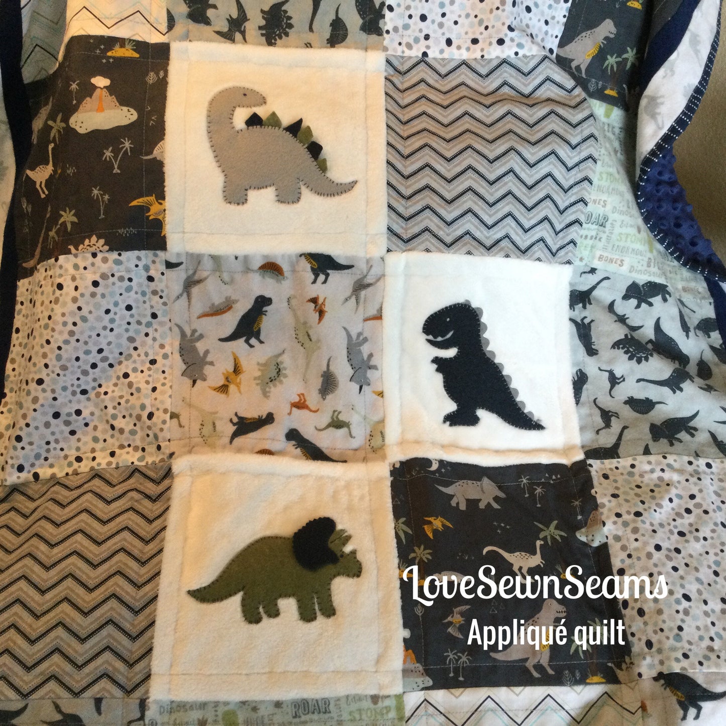 DINO Quilt/Dinosaur quilt/Dinosaurs/Dinosaur baby quilt/Dinosaur handmade quilt/Twin quilt