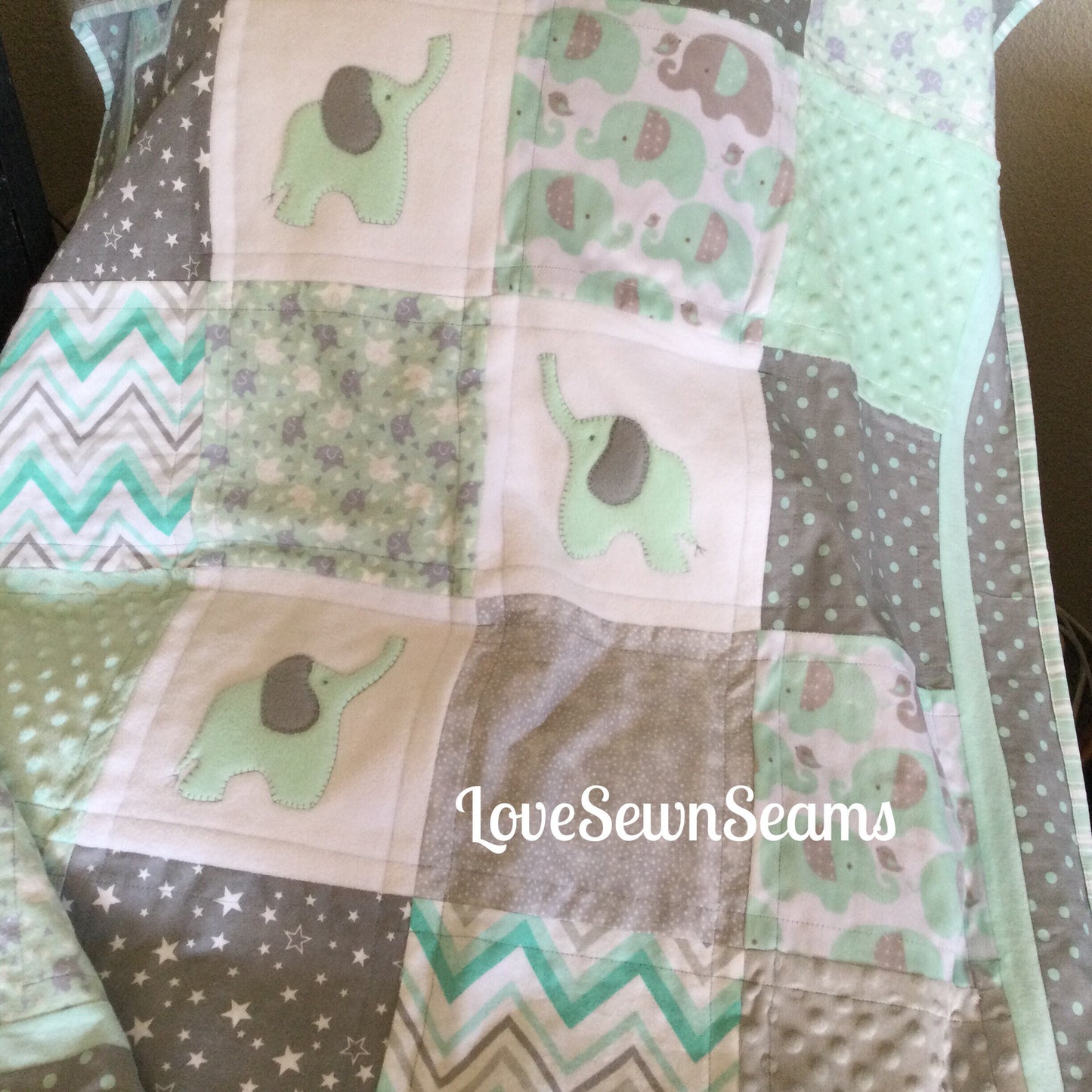 ELEPHANT QUILT/Mint and Gray/Elephant Baby Quilt/Elephant Baby Blanket/Quilt with name/Handmade