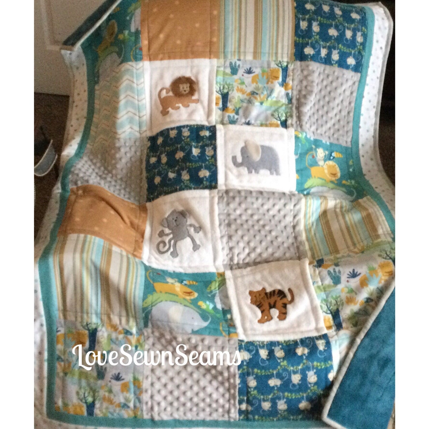 MADE TO ORDER/Animal quilt/Tiger quilt/Elephant quilt/Jungle animals/Appliqué quilt/Animal baby quilt