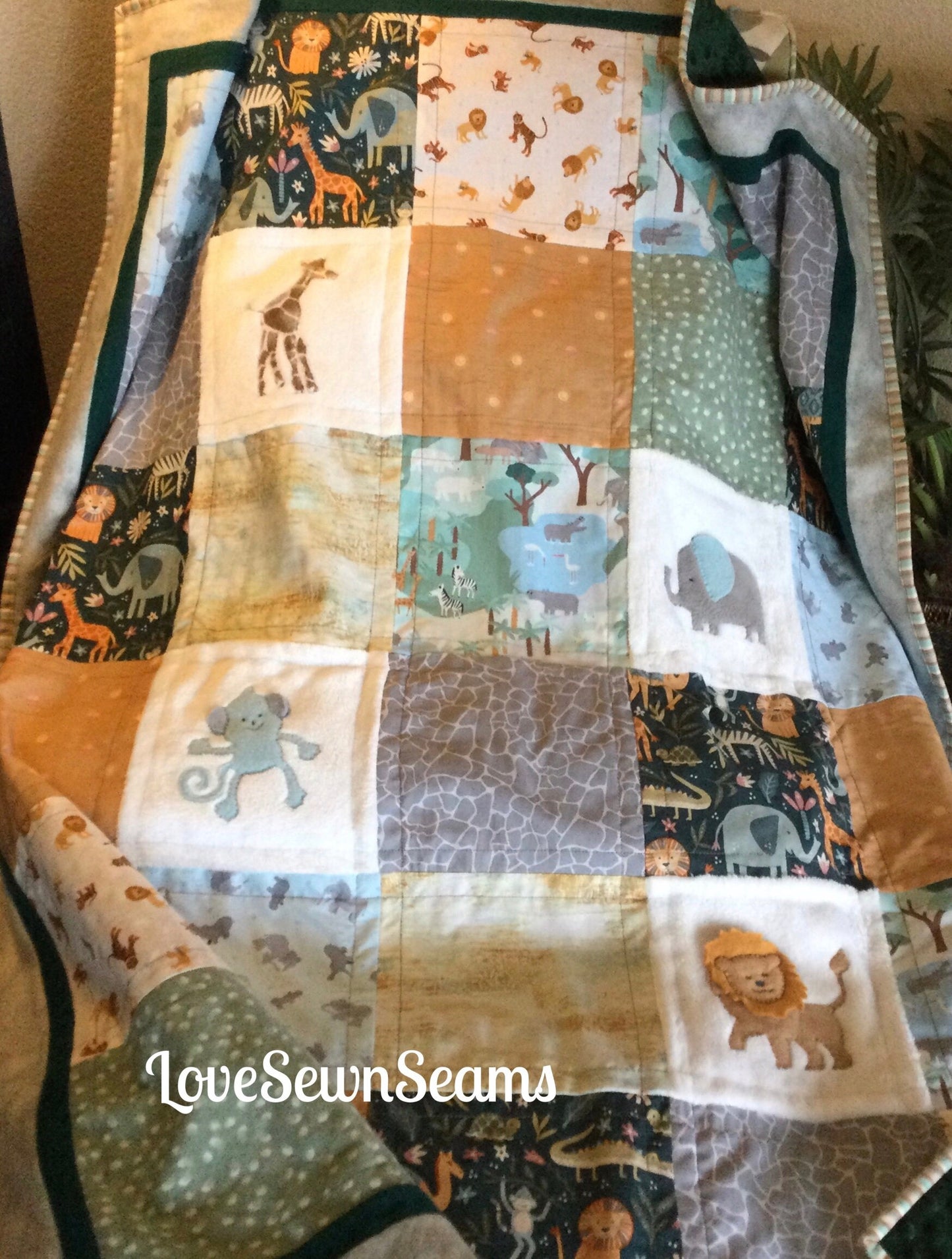 MADE TO ORDER/Animal quilt/Lion quilt/Elephant quilt/Jungle animals/Appliqué quilt/Animal baby quilt