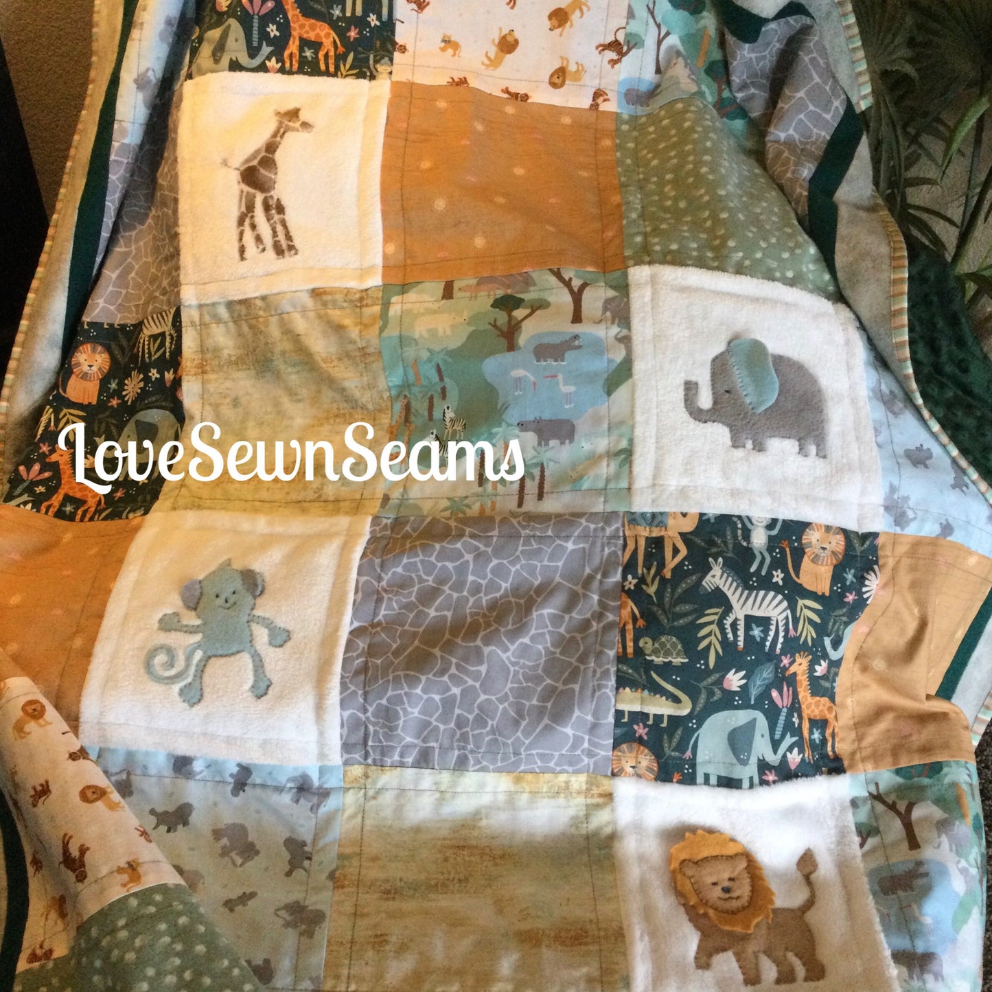 MADE TO ORDER/Animal quilt/Lion quilt/Elephant quilt/Jungle animals/Appliqué quilt/Animal baby quilt
