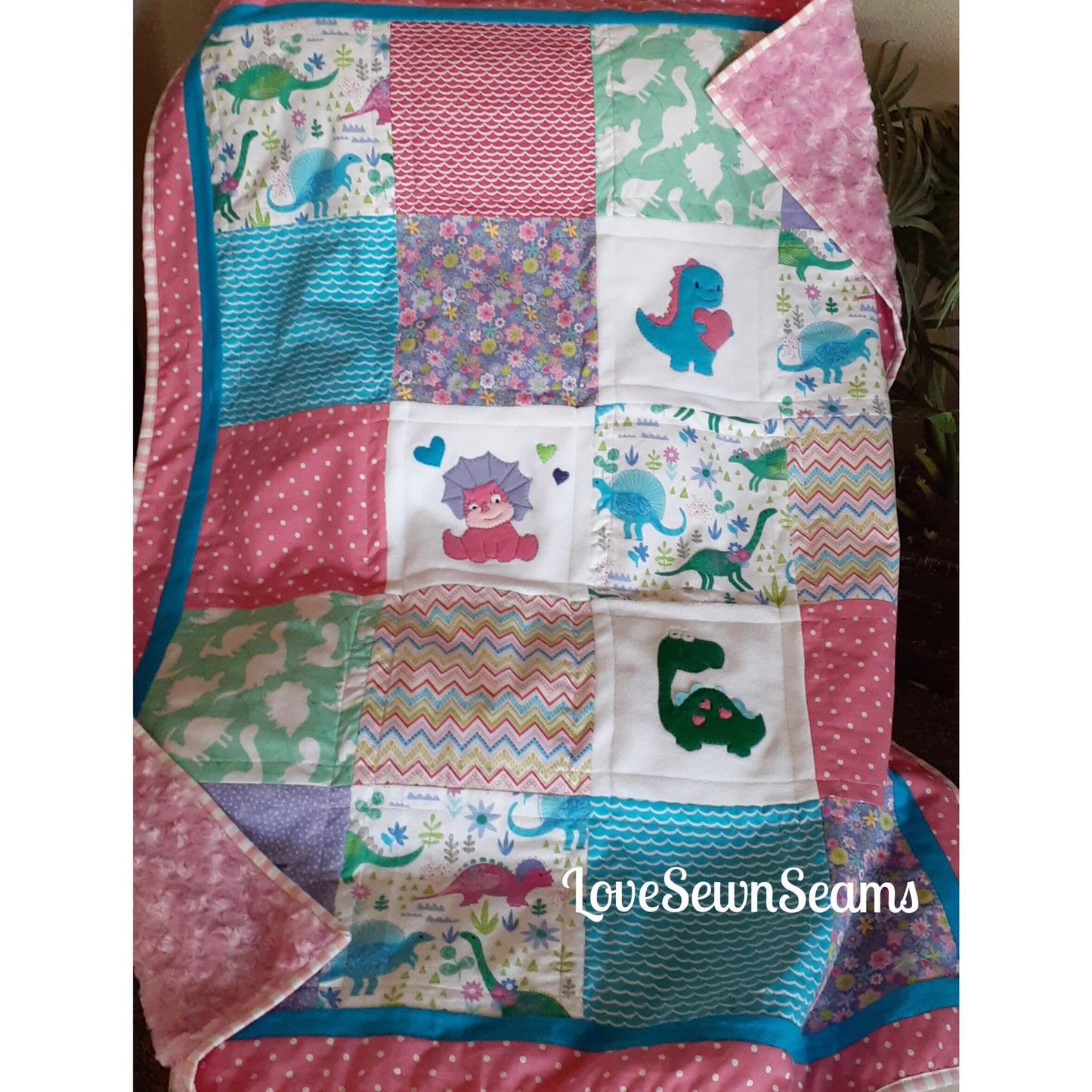 DINO QUILT/Dinosaurs/Cutest Dino quilt