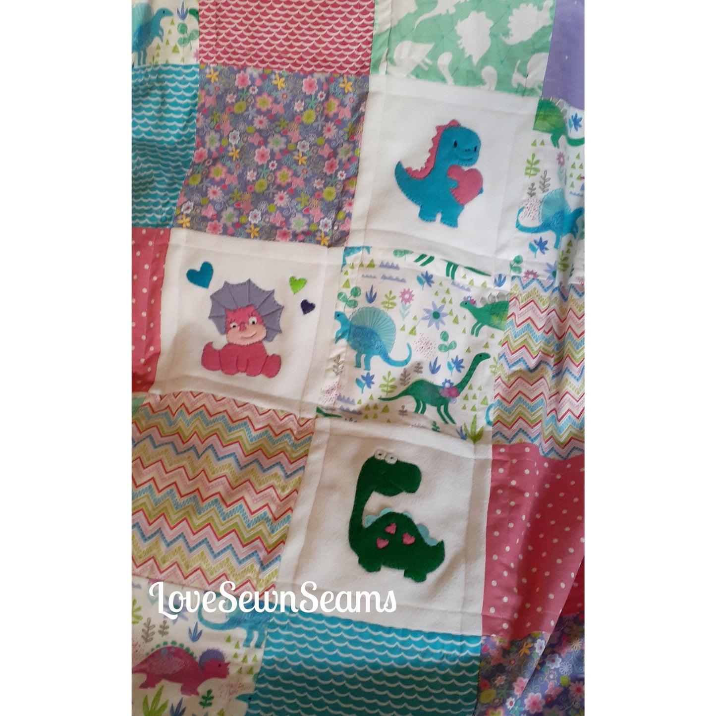 DINO QUILT/Dinosaurs/Cutest Dino quilt