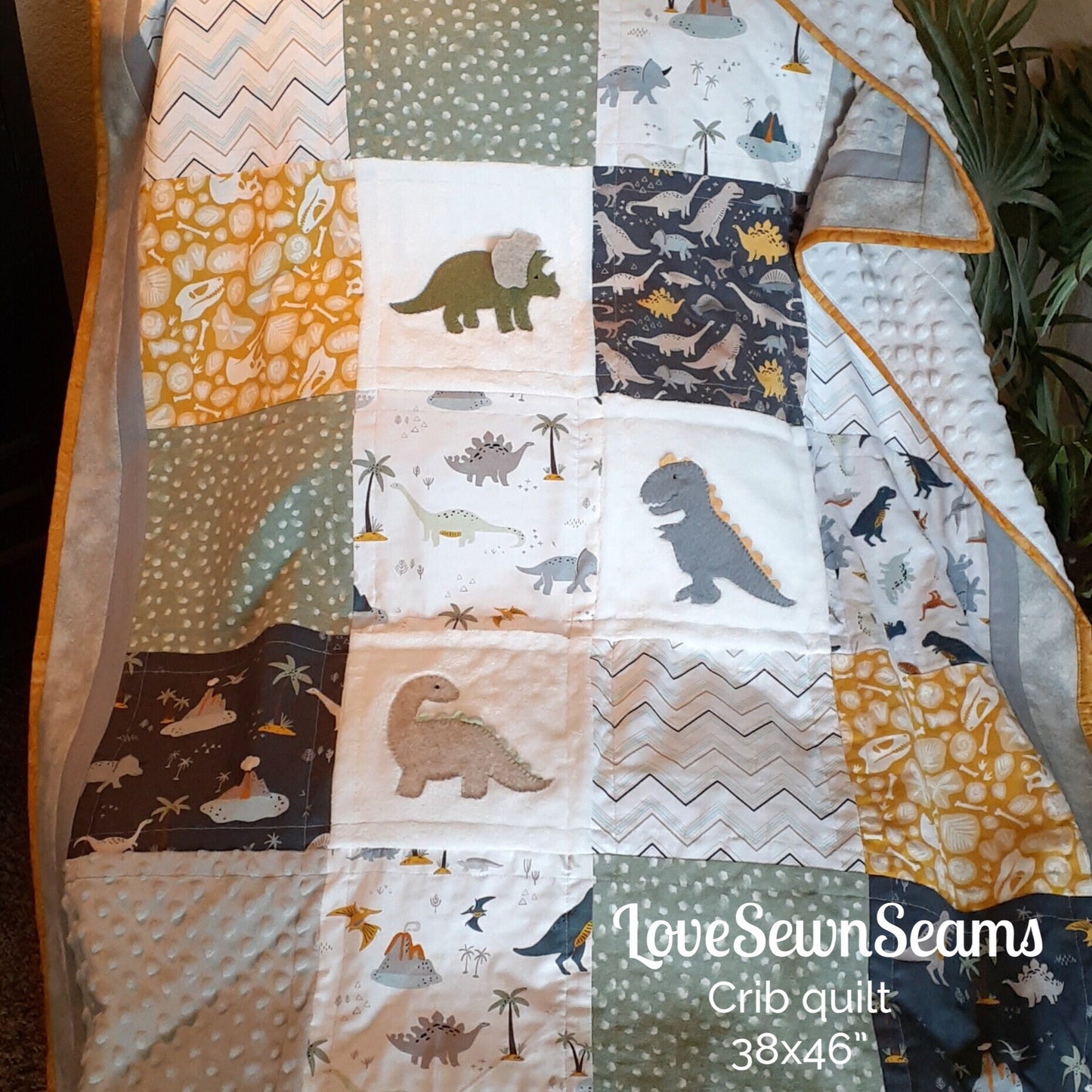 Dinosaur quilt/Child’s Dinosaur Quilt/baby quilt/Dinos
