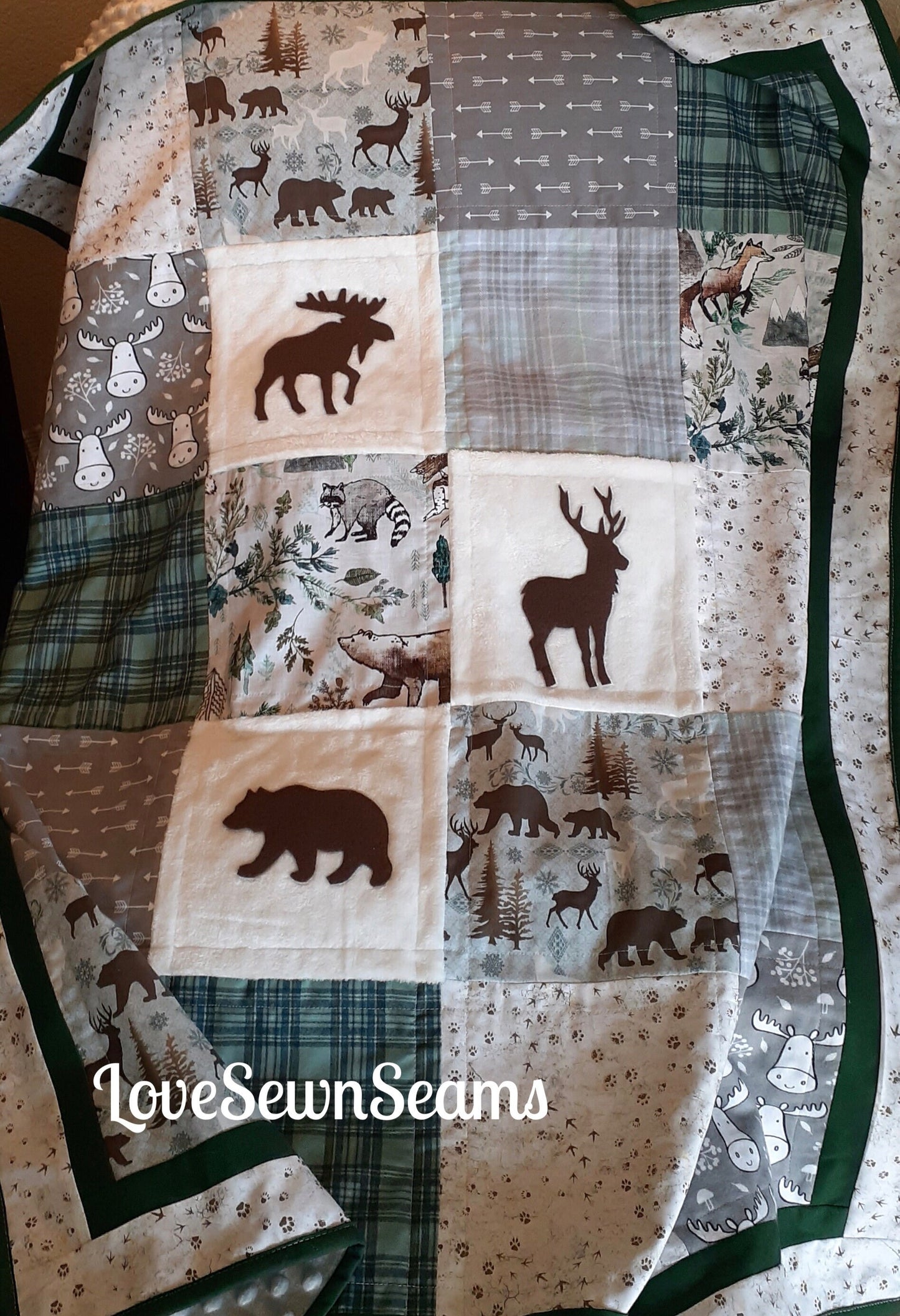 WILDERNESS QUILT/Woodland quilt/Bear quilt