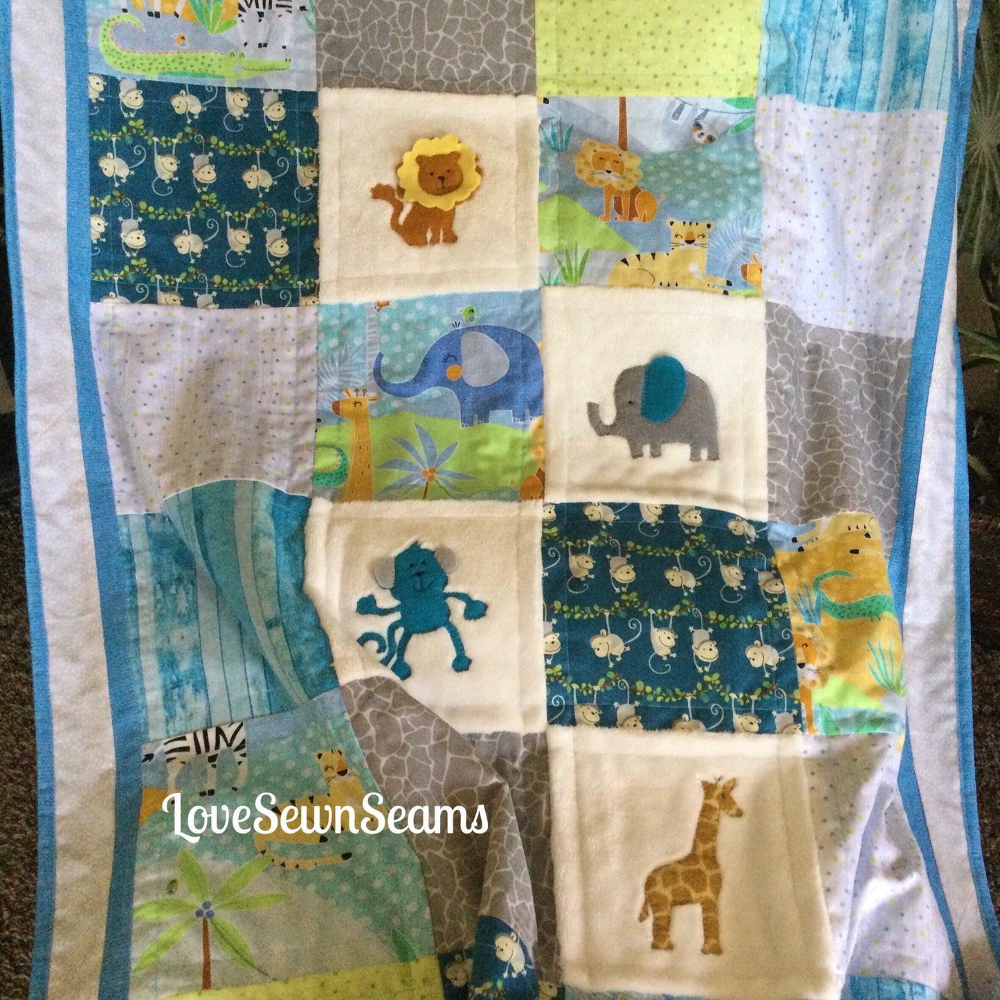 Sweet Safari quilt/Jungle Animals/Handmade quilt/Giraffe quilt/Elephant quilt