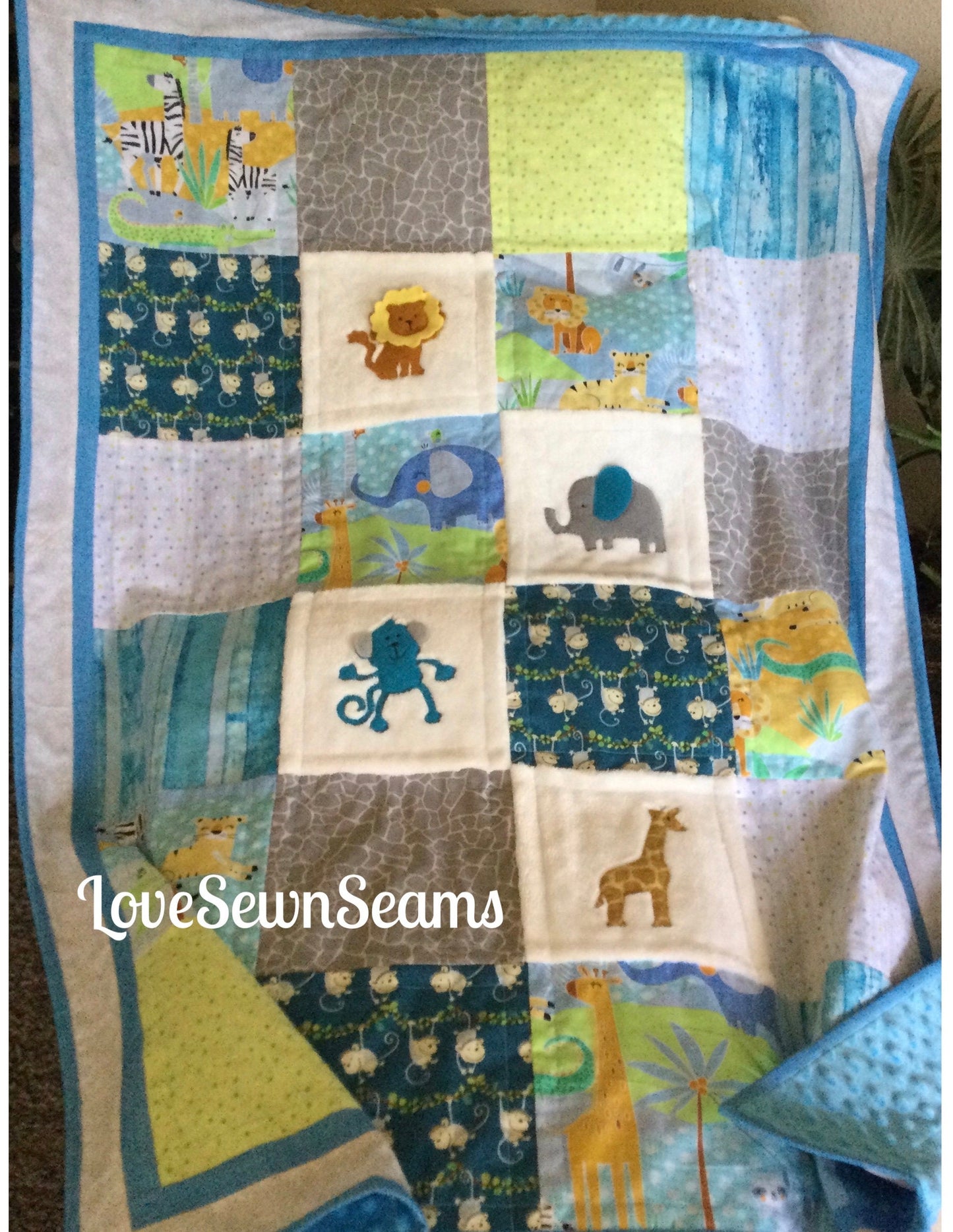Sweet Safari quilt/Jungle Animals/Handmade quilt/Giraffe quilt/Elephant quilt