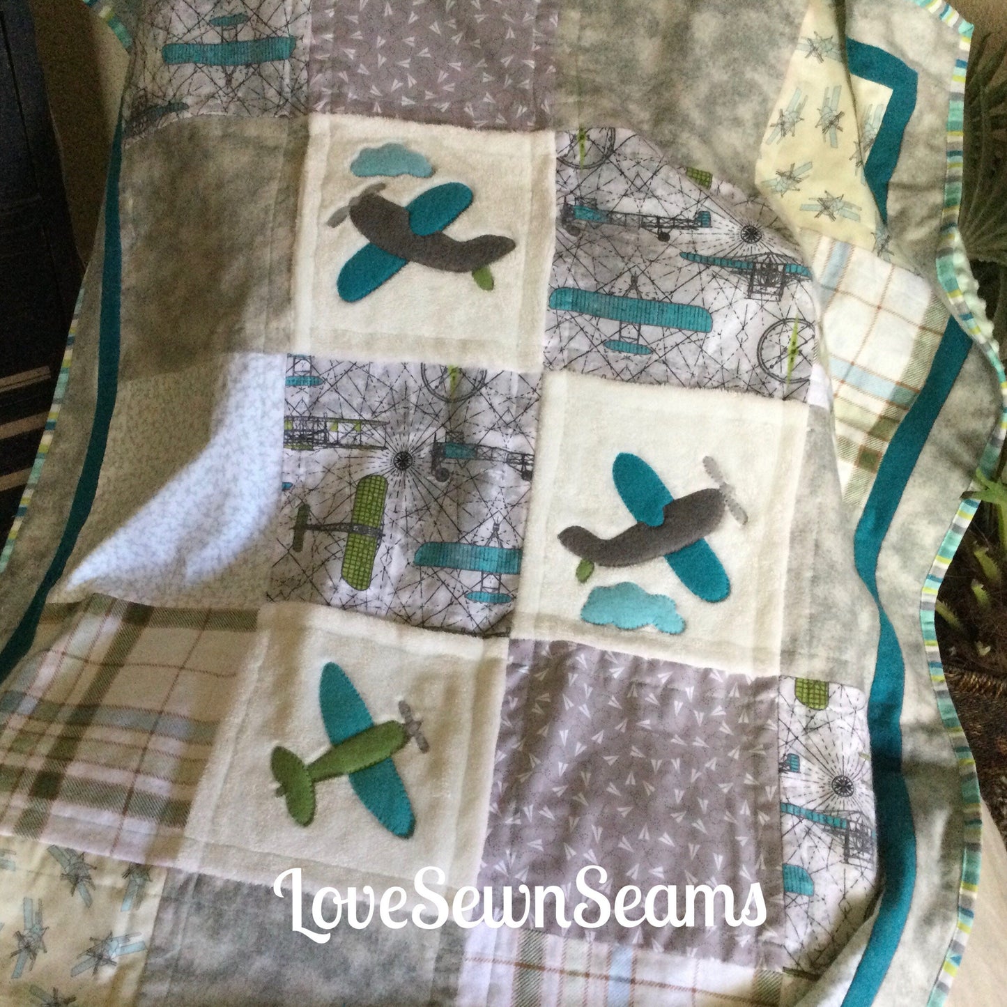 MADE to ORDER/Airplane Quilt/Baby quilt/Cuddle quilt/Crib quilt/Vintage plane quilt/Comfort quilt
