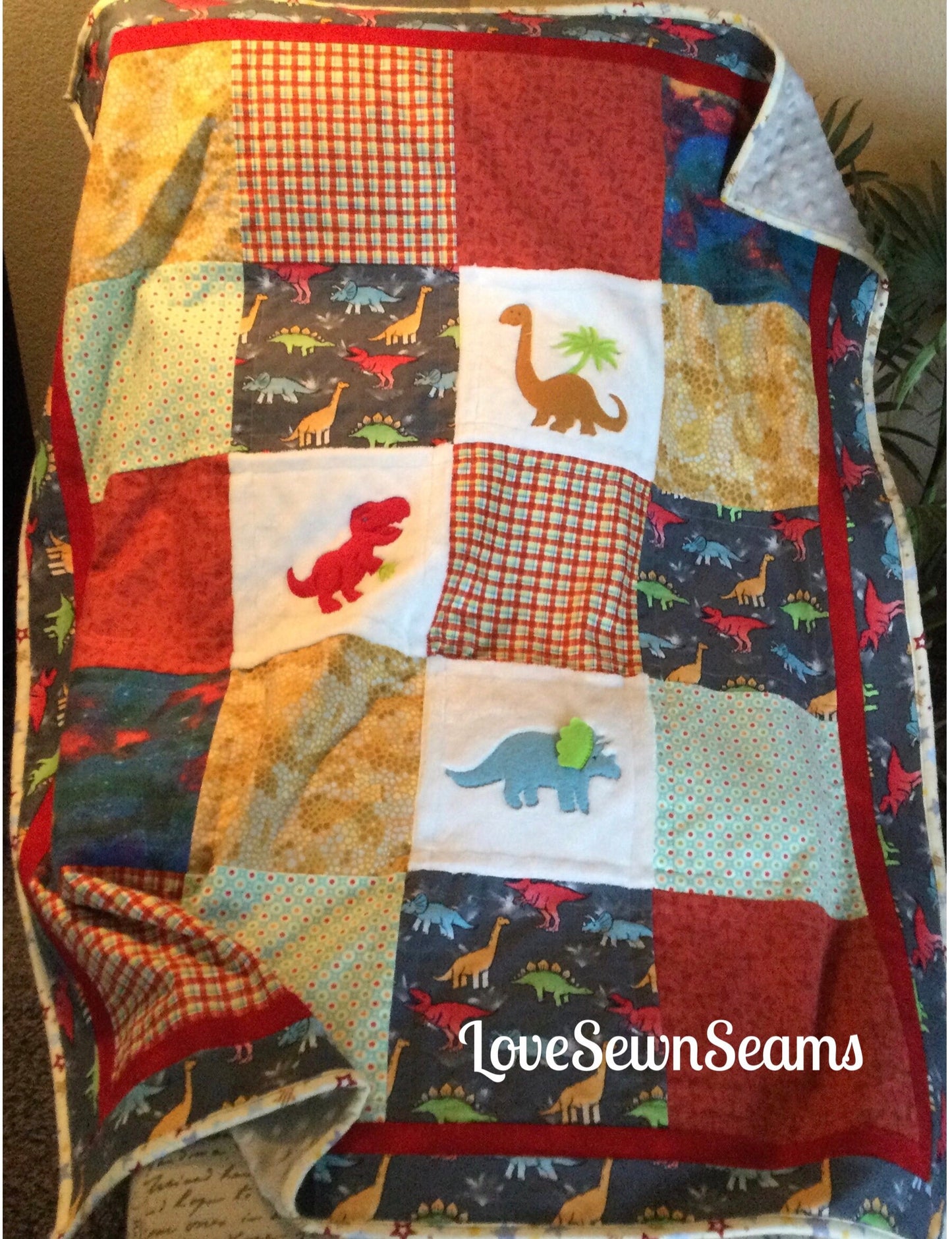 DINO QUILT/Dinosaur quilt in primary colors/Cutest Dino quilt/Handmade