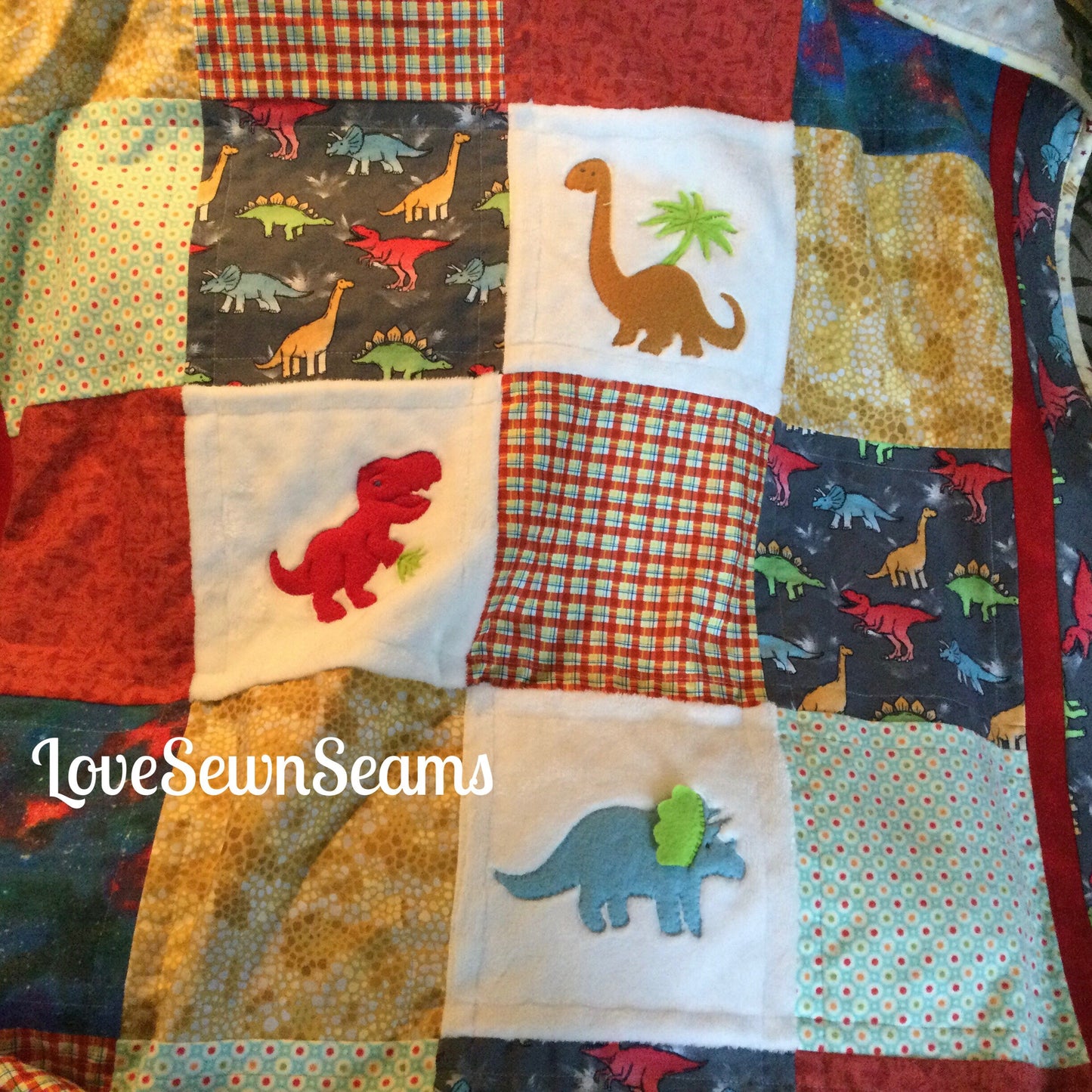 DINO QUILT/Dinosaur quilt in primary colors/Cutest Dino quilt/Handmade