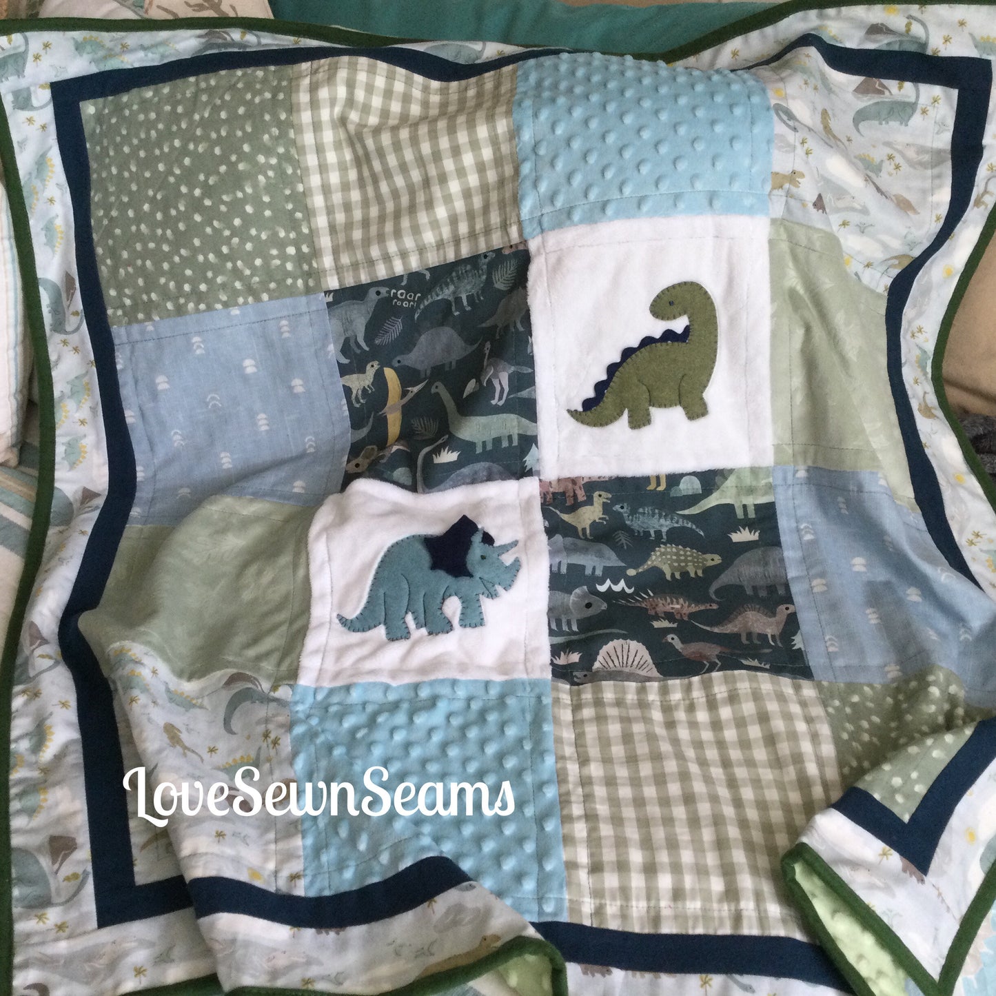 Dino quilt/Sage Dino quilt/Dinosaurs