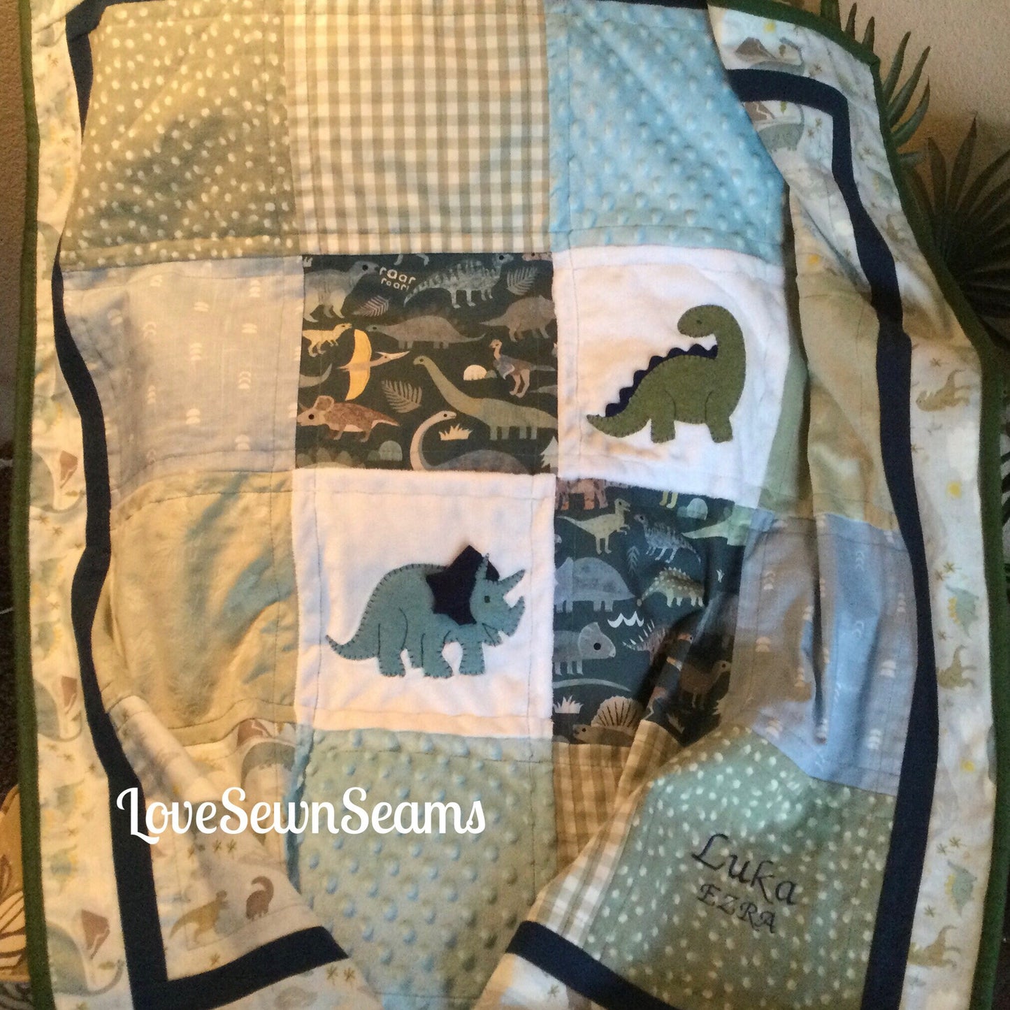 Dino quilt/Sage Dino quilt/Dinosaurs