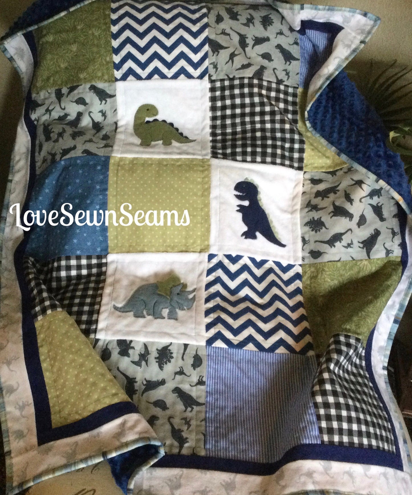 DINO Quilt/Dinosaur quilt/Dinosaur/Baby quilt/handmade quilt/Custom baby quilt