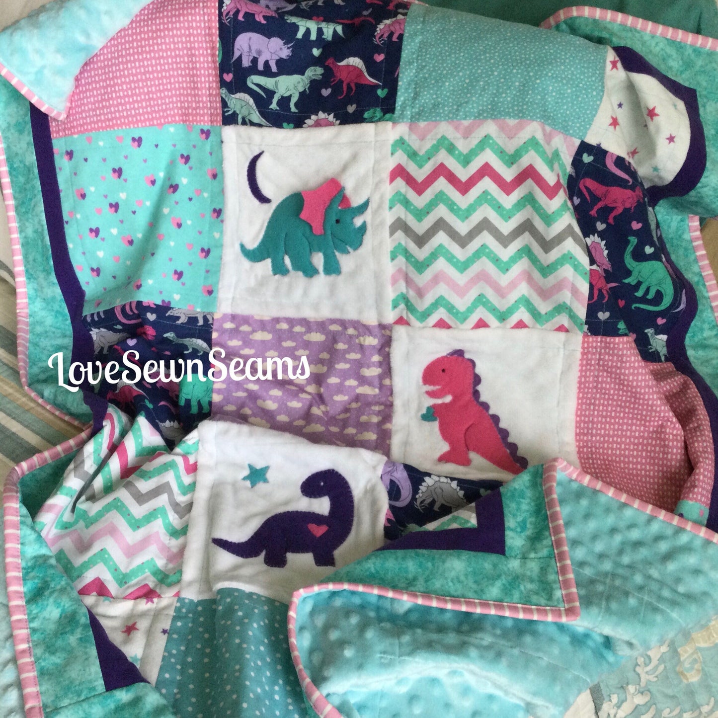Adorable Dinosaur Quilt/Dinosaur lovey/Dinosaur/Dino quilt/Modern baby quilt/Handmade quilt