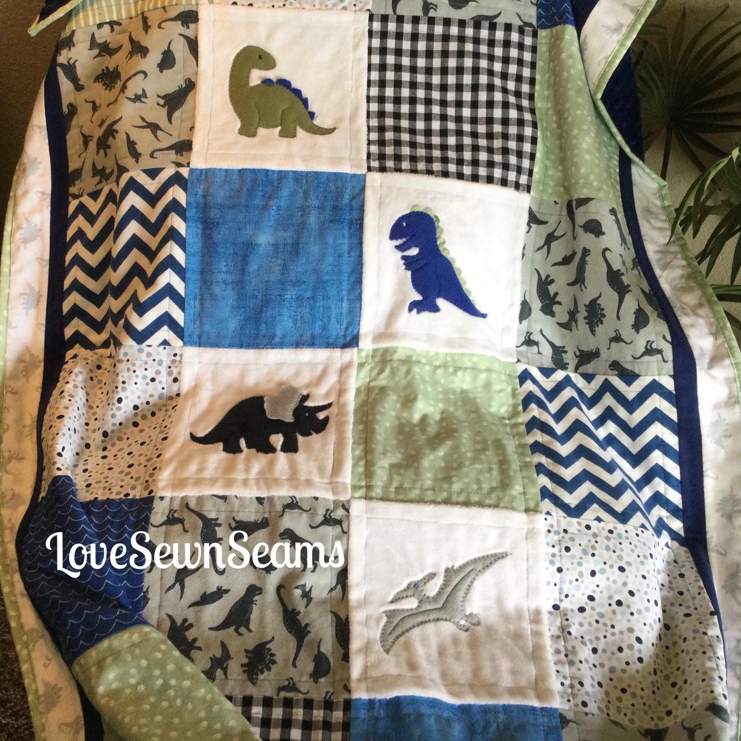DINO Quilt/Dinosaur quilt/Dinosaur/Baby quilt/handmade quilt/Custom baby quilt