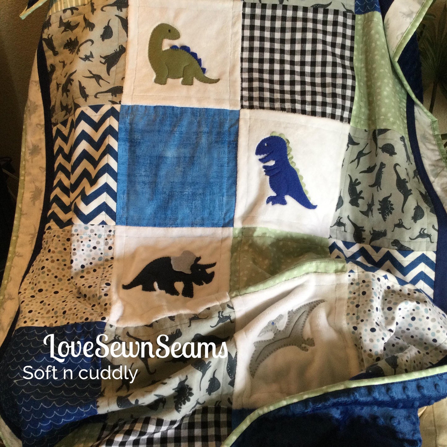 DINO Quilt/Dinosaur quilt/Dinosaur/Baby quilt/handmade quilt/Custom baby quilt