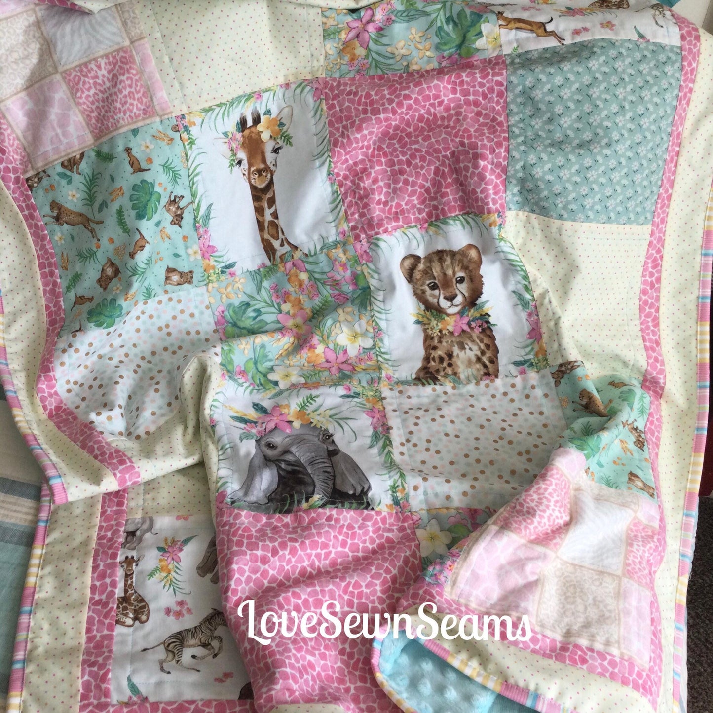 Floral Animal quilt/Animal quilt/Animal babies quilt/Baby Safari