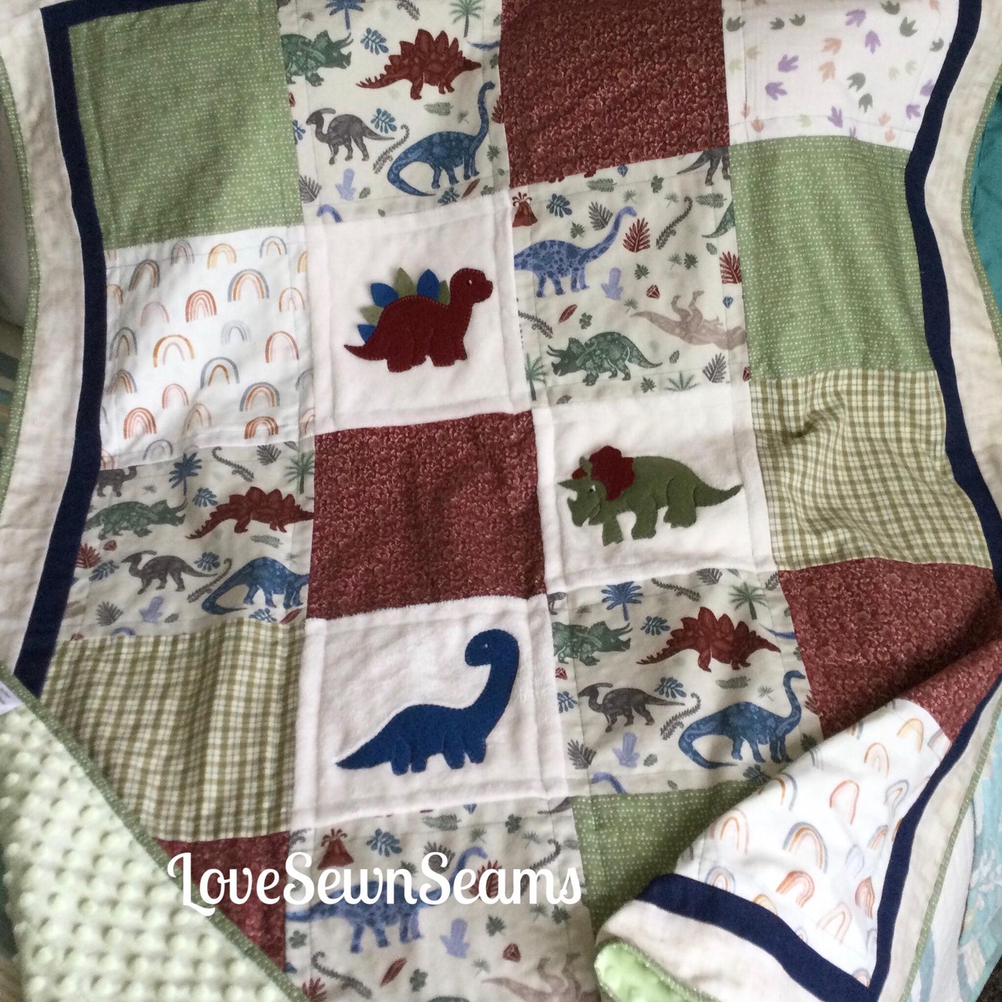 Dino Quilt/Best Dinosaur quilt/Handmade Dino quilt