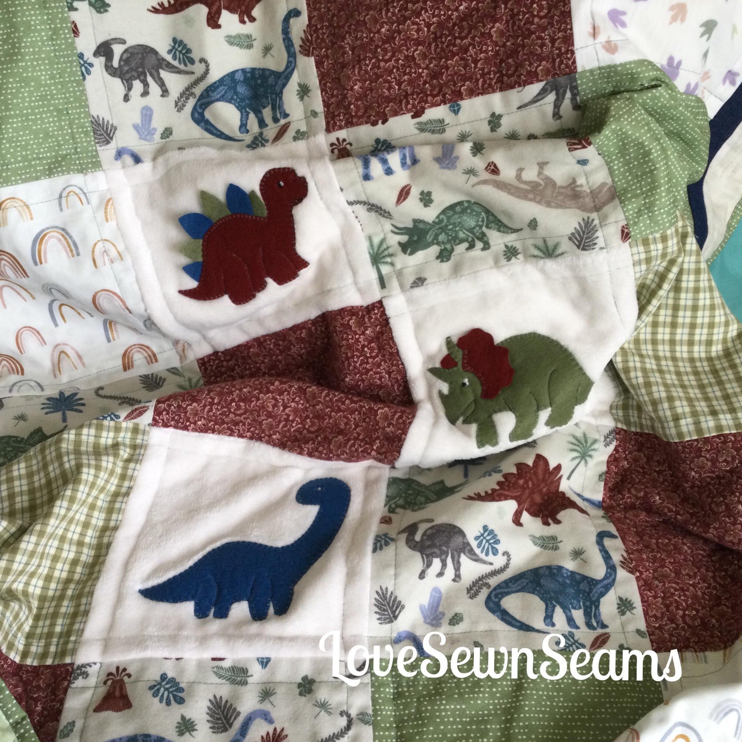 Dino Quilt/Best Dinosaur quilt/Handmade Dino quilt