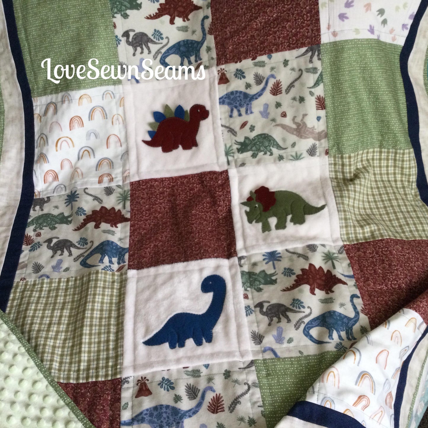 Dino Quilt/Best Dinosaur quilt/Handmade Dino quilt