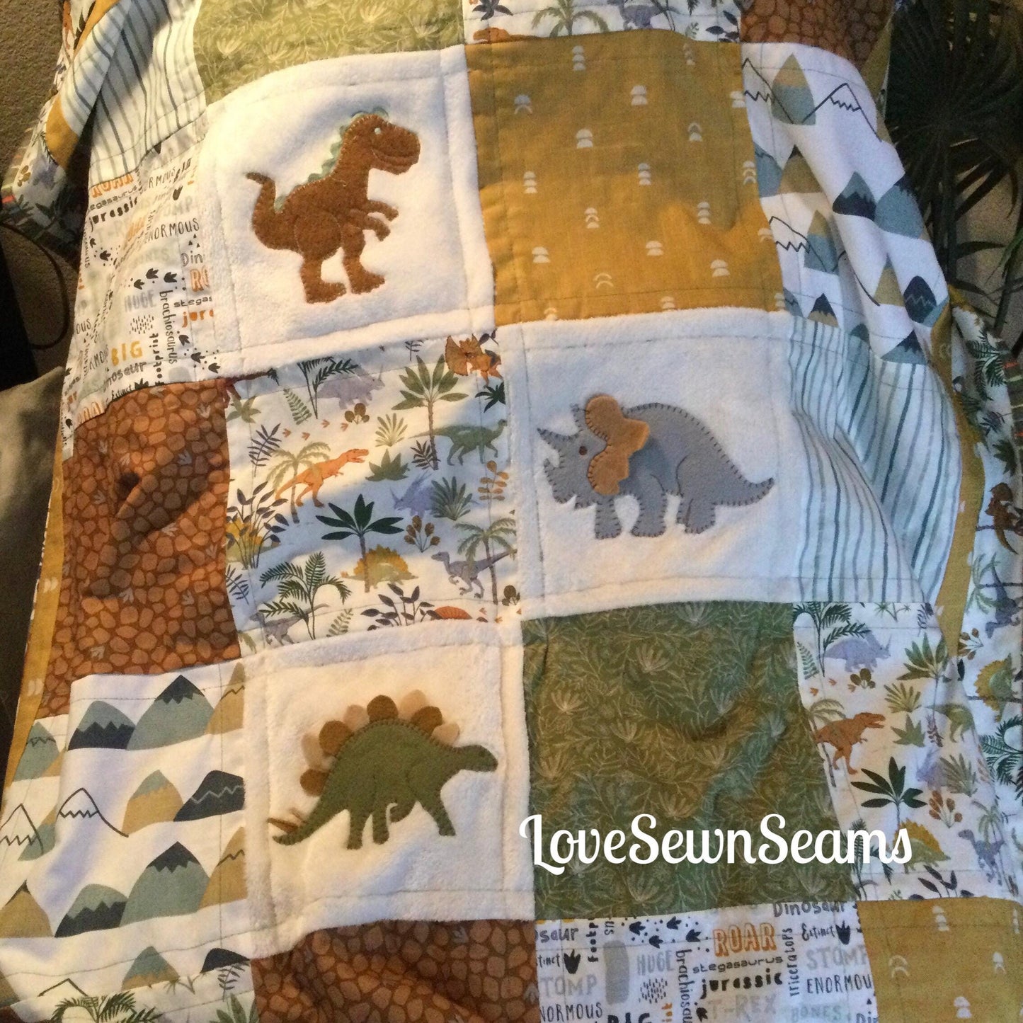 DINO ADVENTURES/Dinosaur quilt/Roar quilt