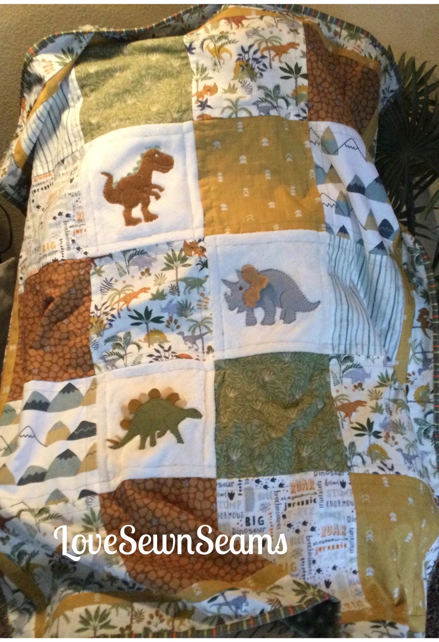 DINO ADVENTURES/Dinosaur quilt/Roar quilt