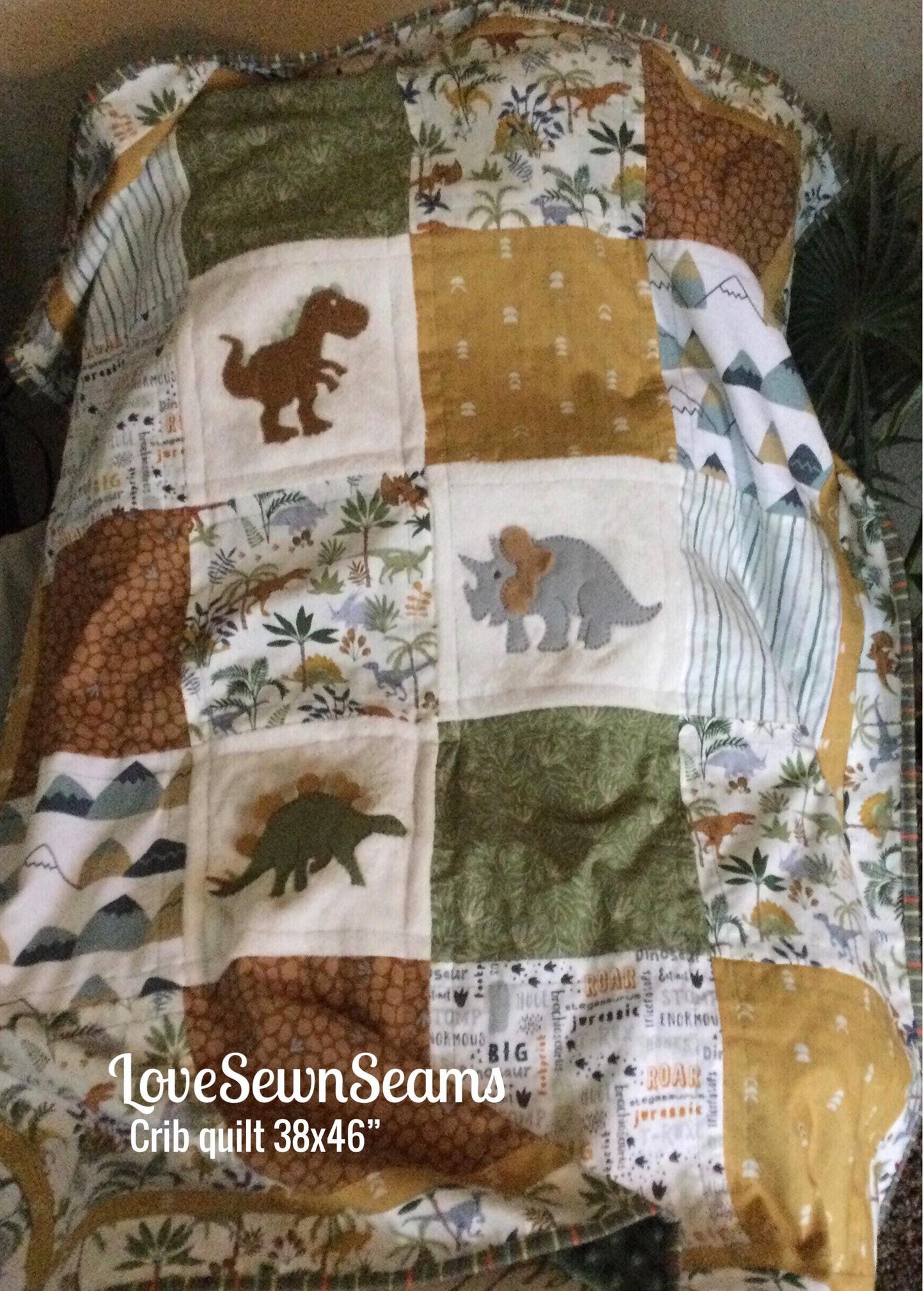 DINO ADVENTURES/Dinosaur quilt/Roar quilt