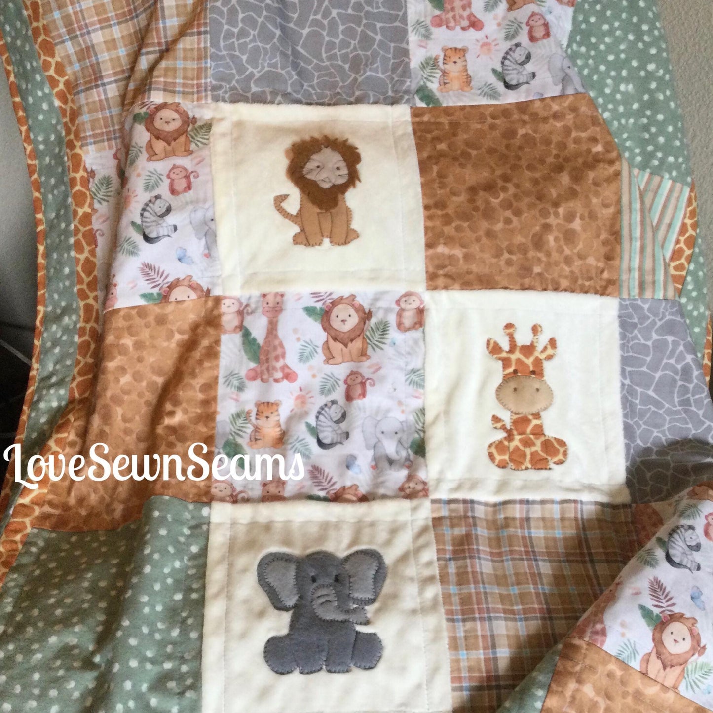 Sage & Buttercream Jungle quilt/Safari Animals/Animal baby quilt/boy or girl quilt